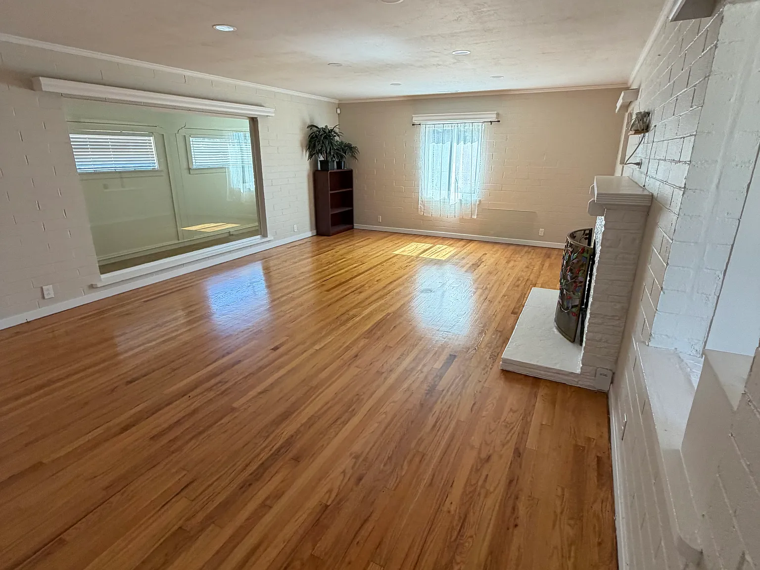 3 bed, 1388 sqft, $4,200 — Photo 3