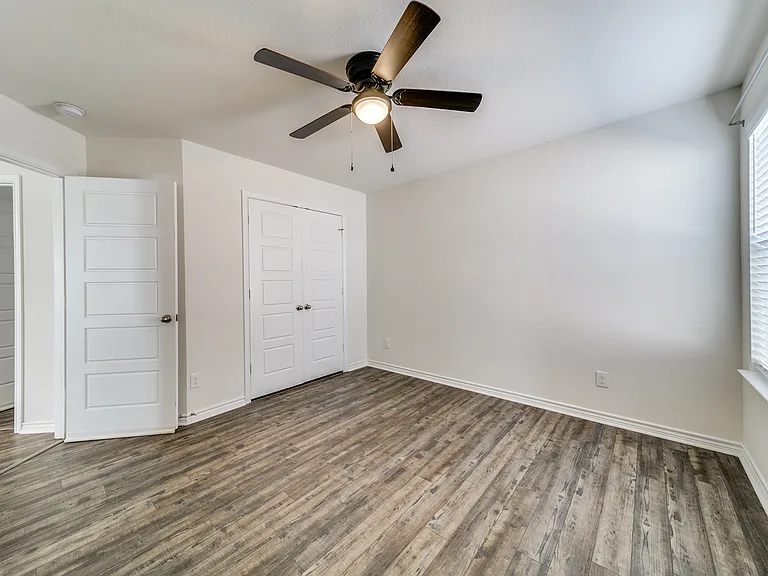 2423 Lazo Smt — Photo 19