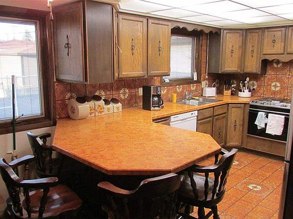 2nd image of 553 E Walton Ave