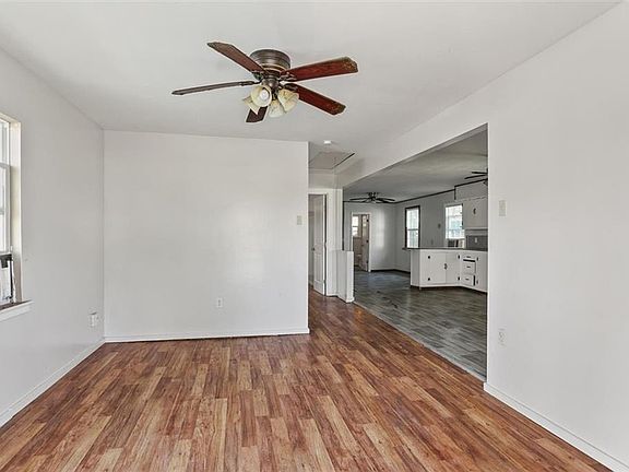 3rd image of 913 West Dr
