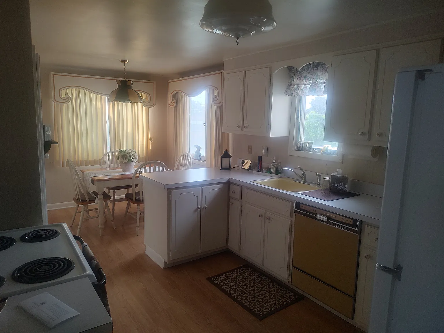2 bed, 1200 sqft, $2,300 — Photo 4
