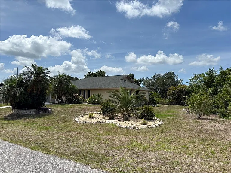 10123 Bay Ave — Photo 3