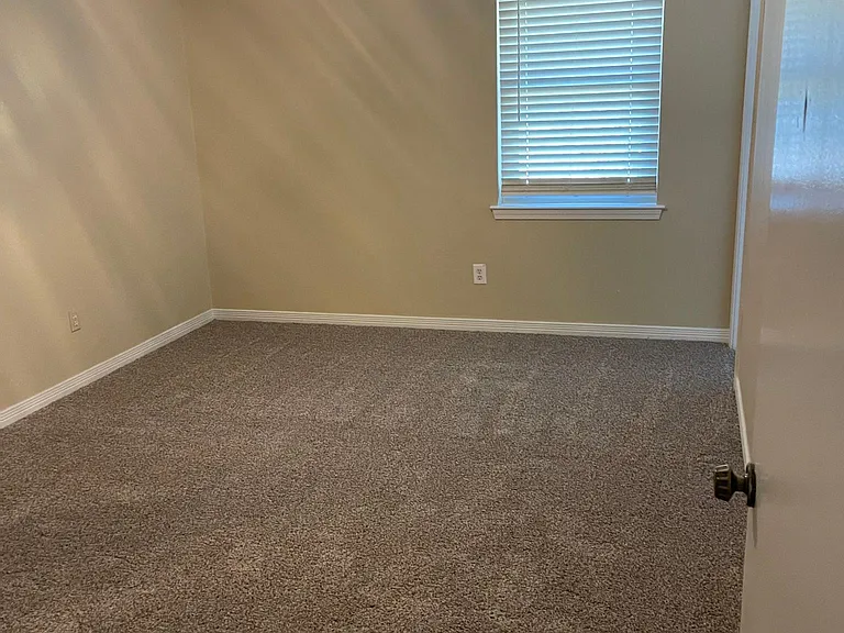 868 Carolee Cir — Photo 5