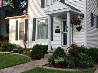 216 N Sycamore St, Marshall, MI 49068