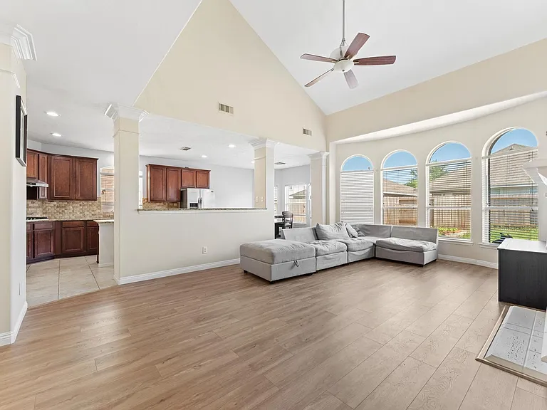 26414 Creston Woods Dr — Photo 10