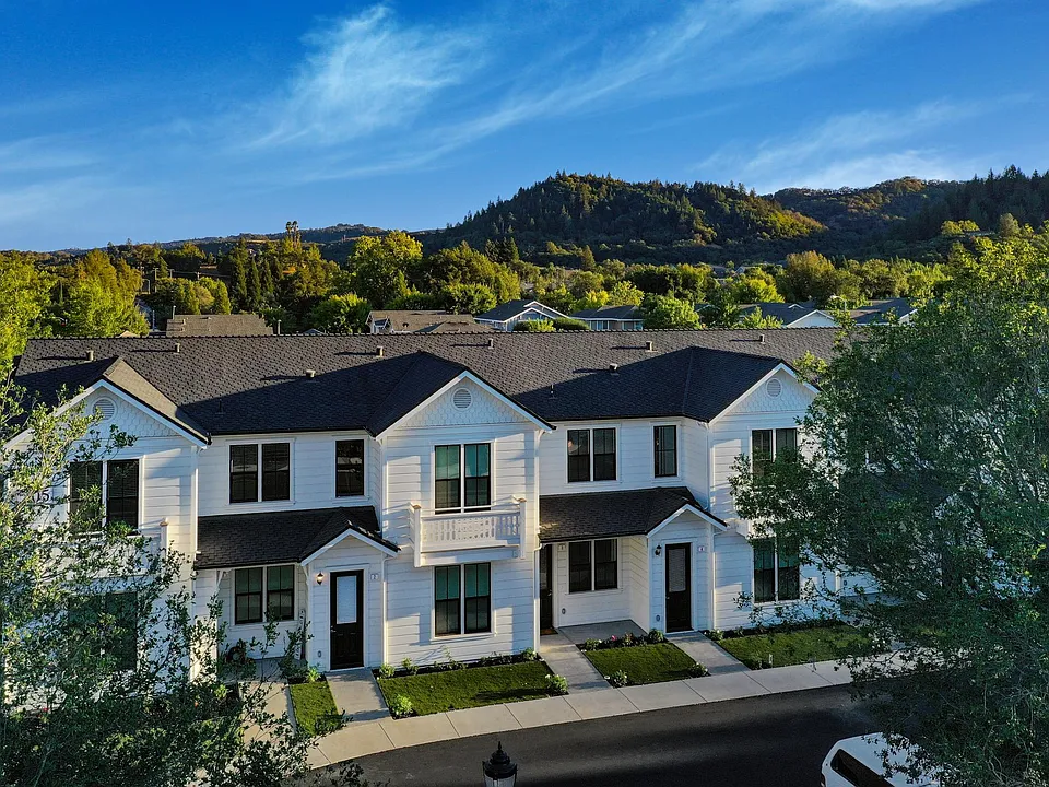705 S Cloverdale Blvd #8