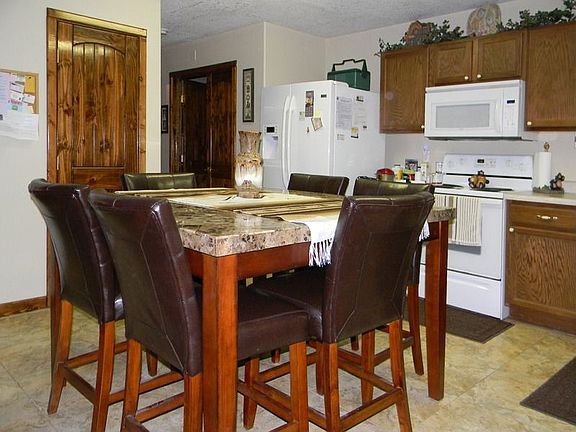 4th image of 10916 Serpentine Ct NW