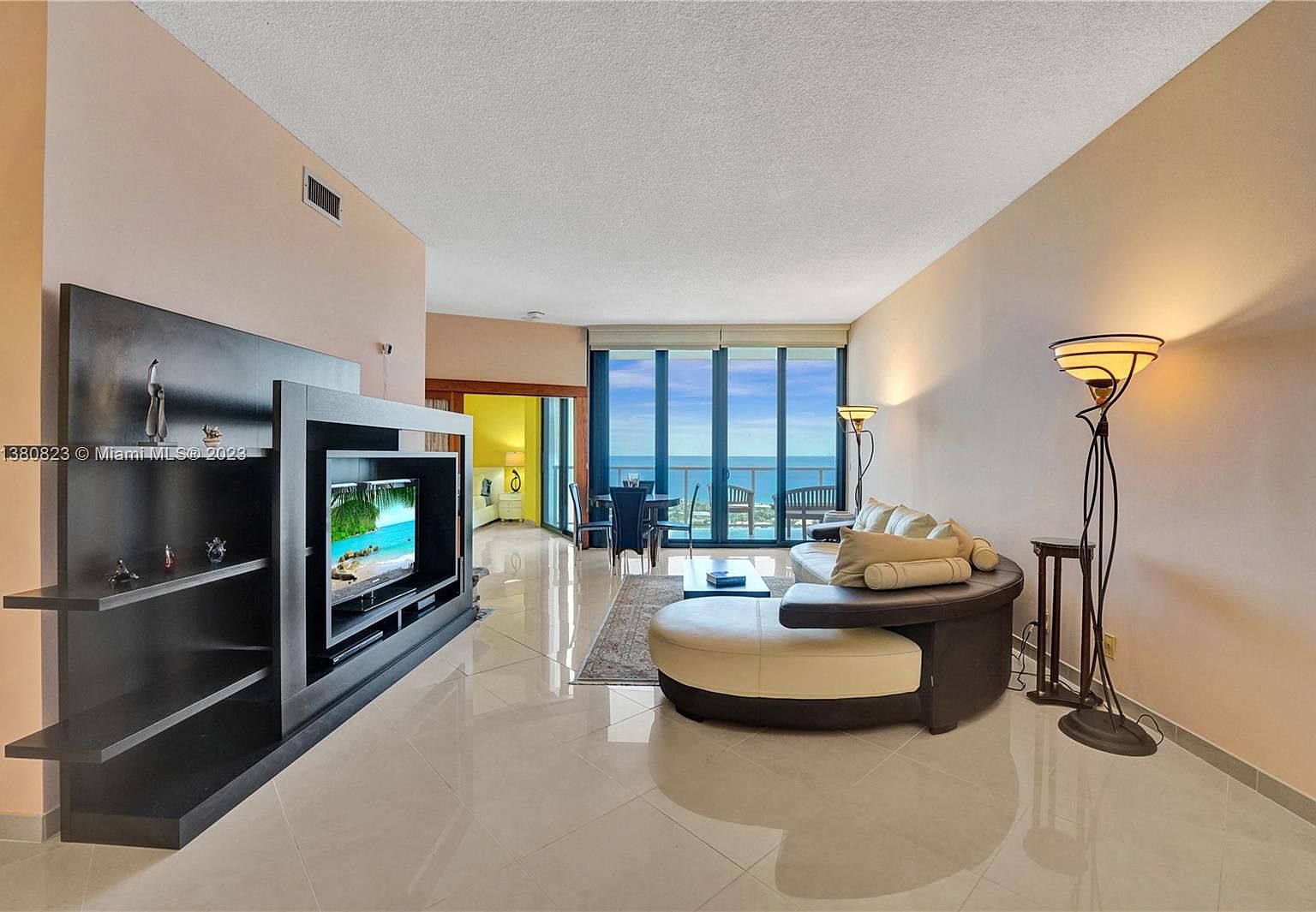 Picture of Chicago IL Condos & Apartments For Sale - 1728 Listings | Zillow