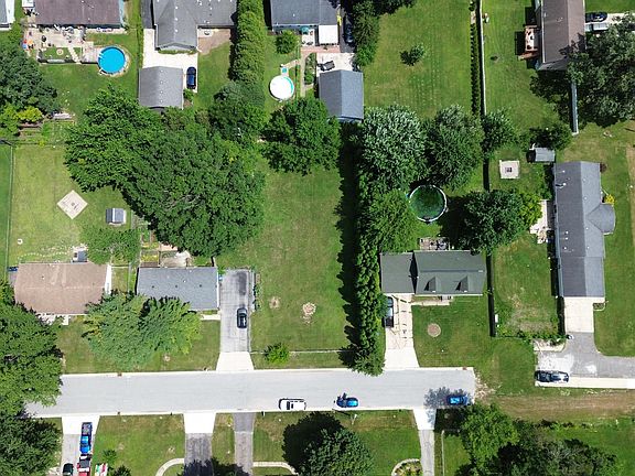 2nd image of 703 Heritage Rd