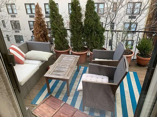 Rented by BLU Real Estate | media 10