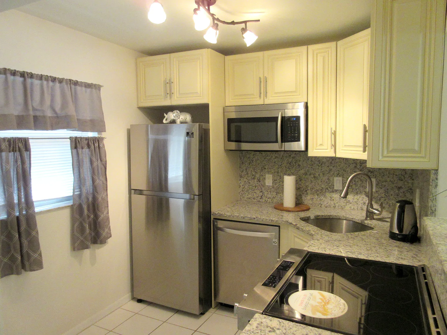1 bed, 750 sqft, $1,600 — Photo 4