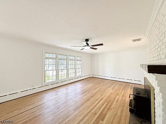 4th image of 4 Baker Rd