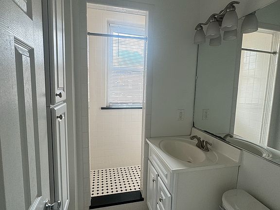 5th image of 51 Hemenway St APT 1