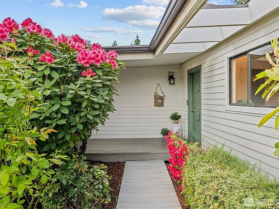 3rd image of 6217 Hillcrest Drive SW