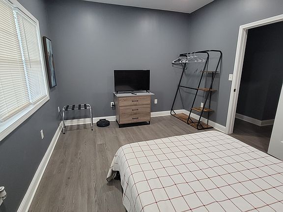 4th image of 5100 Lorain Ave #1