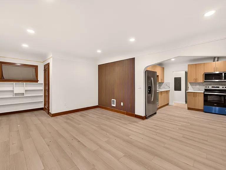 1920 11th Ave W #A — Photo 2