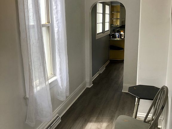 2nd image of 206 Grant St