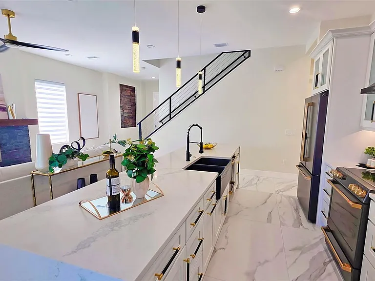 1156 Cocoanut Ave — Photo 19