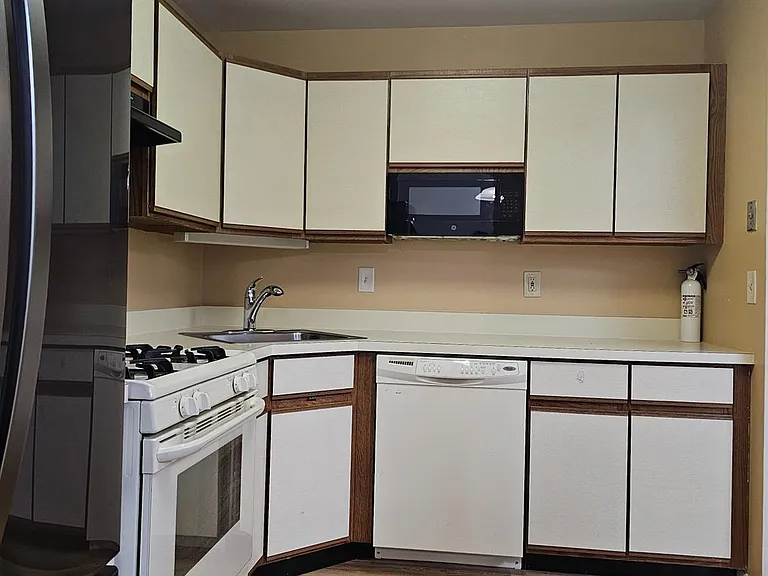 2809 Ridgefield Ct — Photo 13