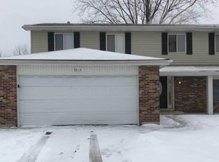 6918 Prairieview Ave, Woodridge, IL 60517