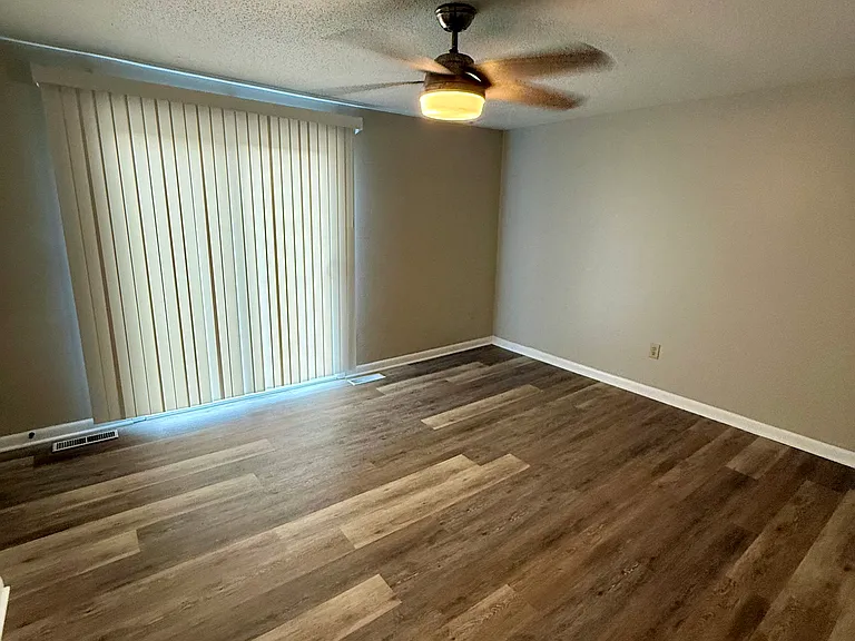 122 W North St #5 — Photo 11