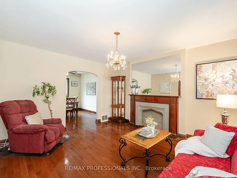 111 Keele St — Photo 7