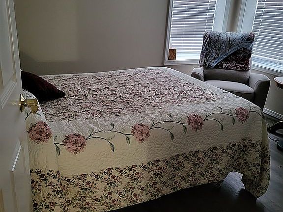 Back bedroom 