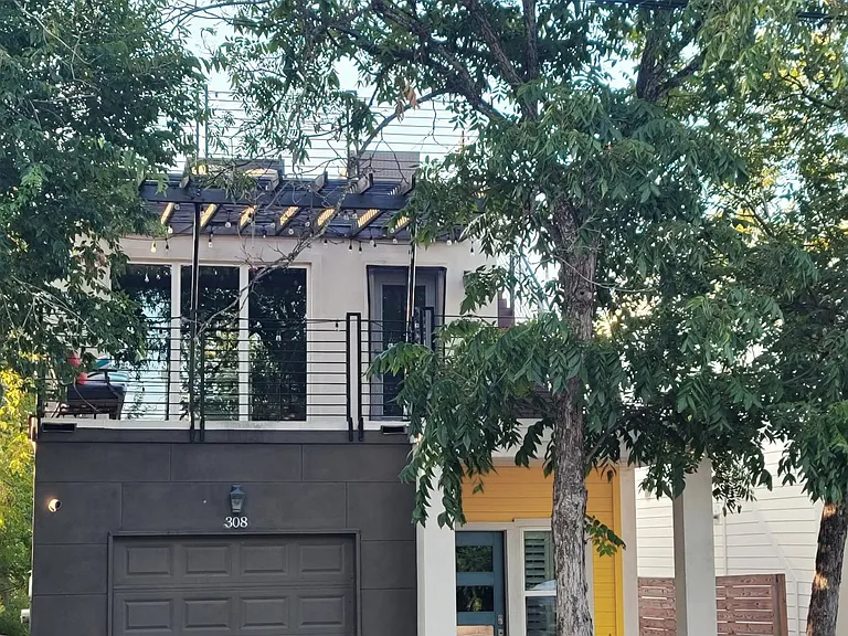 Pinckney St — Photo 55