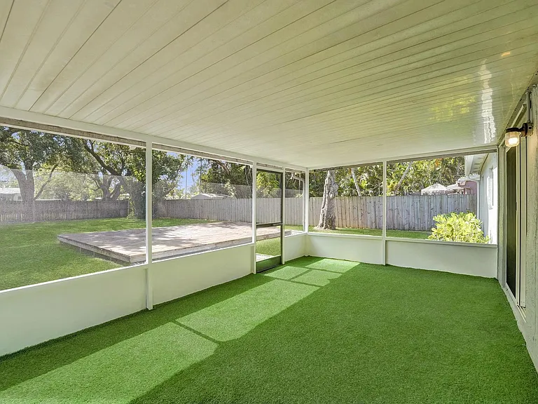 300 SW 19th Ave — Photo 25
