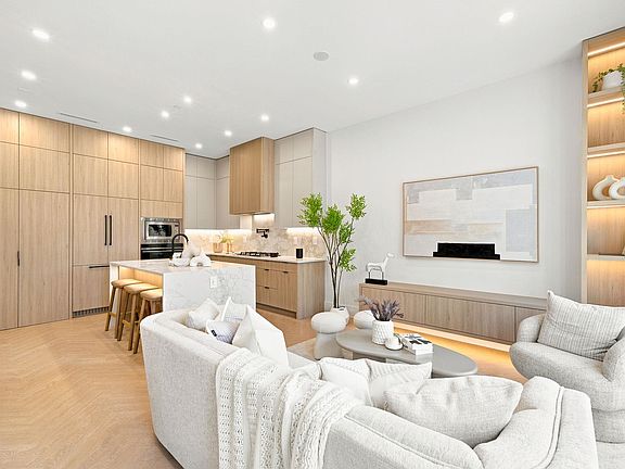 3rd image of 646 E 23rd Ave #2
