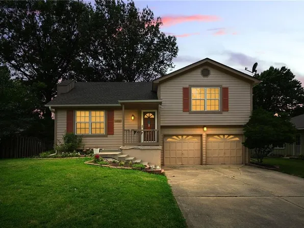 402 NW Moore St, Lees Summit, MO 64081