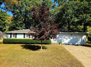 1618 Woodside Rd, Norton Shores, MI 49441