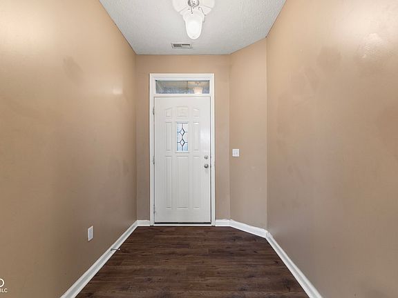 4th image of 2209 Leeward Ct