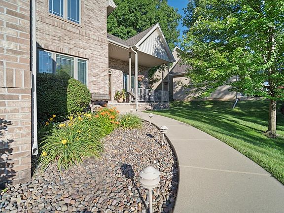 3rd image of 1506 Sweetbriar Dr