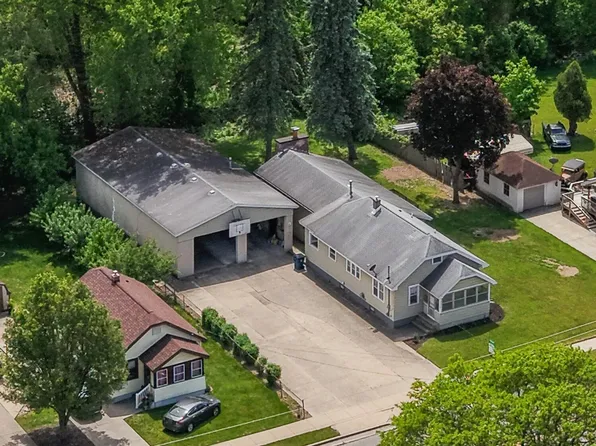 2524 Prairie St SW, Wyoming, MI 49519