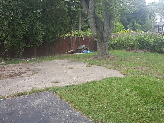3rd image of 1164 Broadway Ave