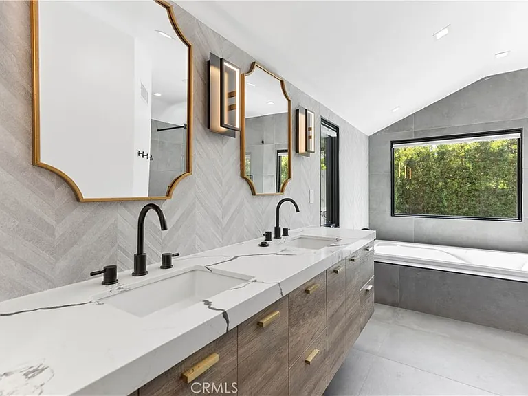 4627 Ethel Ave — Photo 8