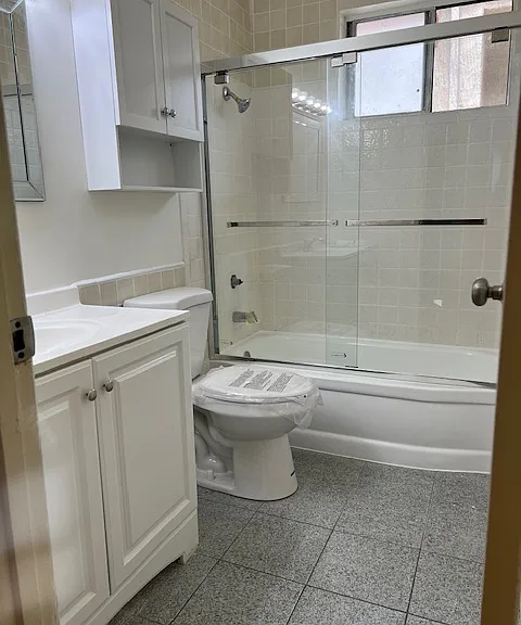 1147 Irving Ave #A — Photo 5