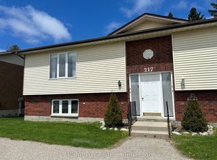 217 Sarah Ct #A, Shelburne, ON L9V 2Z8