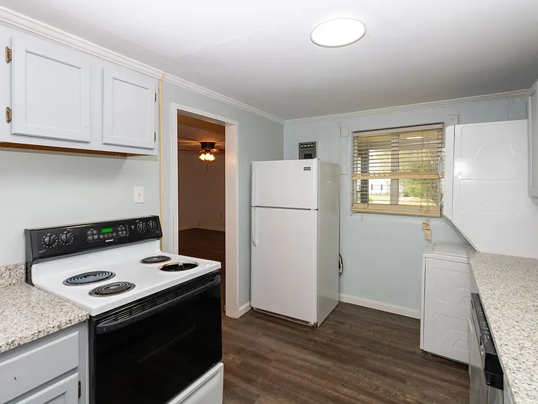 2717 Cherokee Ave — Photo 12