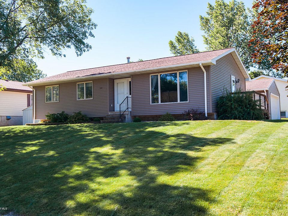 1st image of 200 Theresa Ct SE