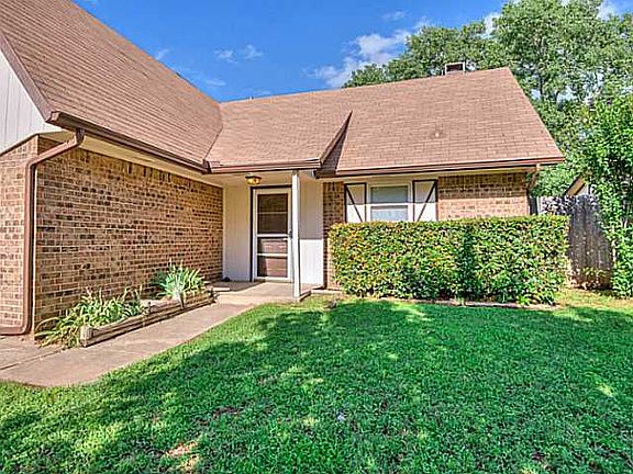 2nd image of 905 Cherrywood Ln
