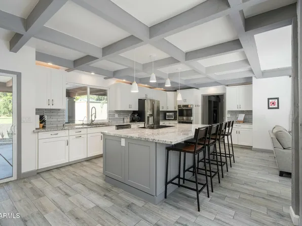 2106 W SHAWNEE Drive, Chandler, AZ 85224