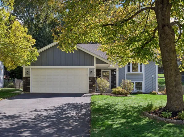 16796 Jonquil Trl, Lakeville, MN 55044