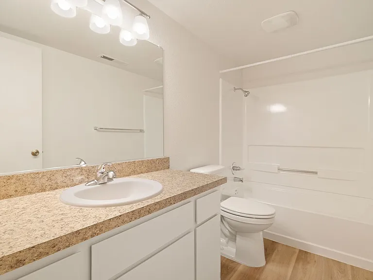 1661 Forest Avenue Apartments — Photo 42