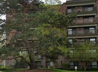 920 Vose Dr APT 105, Gurnee, IL 60031