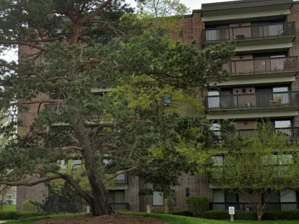 920 Vose Dr APT 105, Gurnee, IL 60031