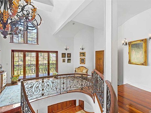 4th image of 233 Sands Ln