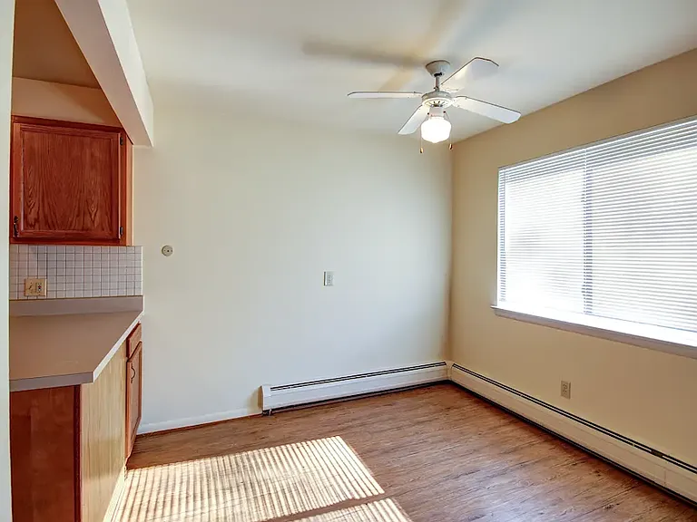 Fairfield Arms Apartments — Photo 22