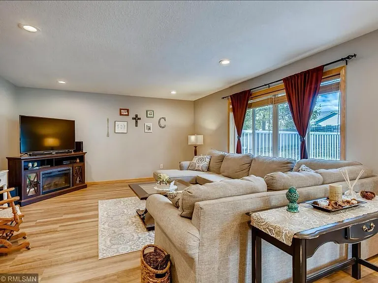 15220 Barium St NW — Photo 16